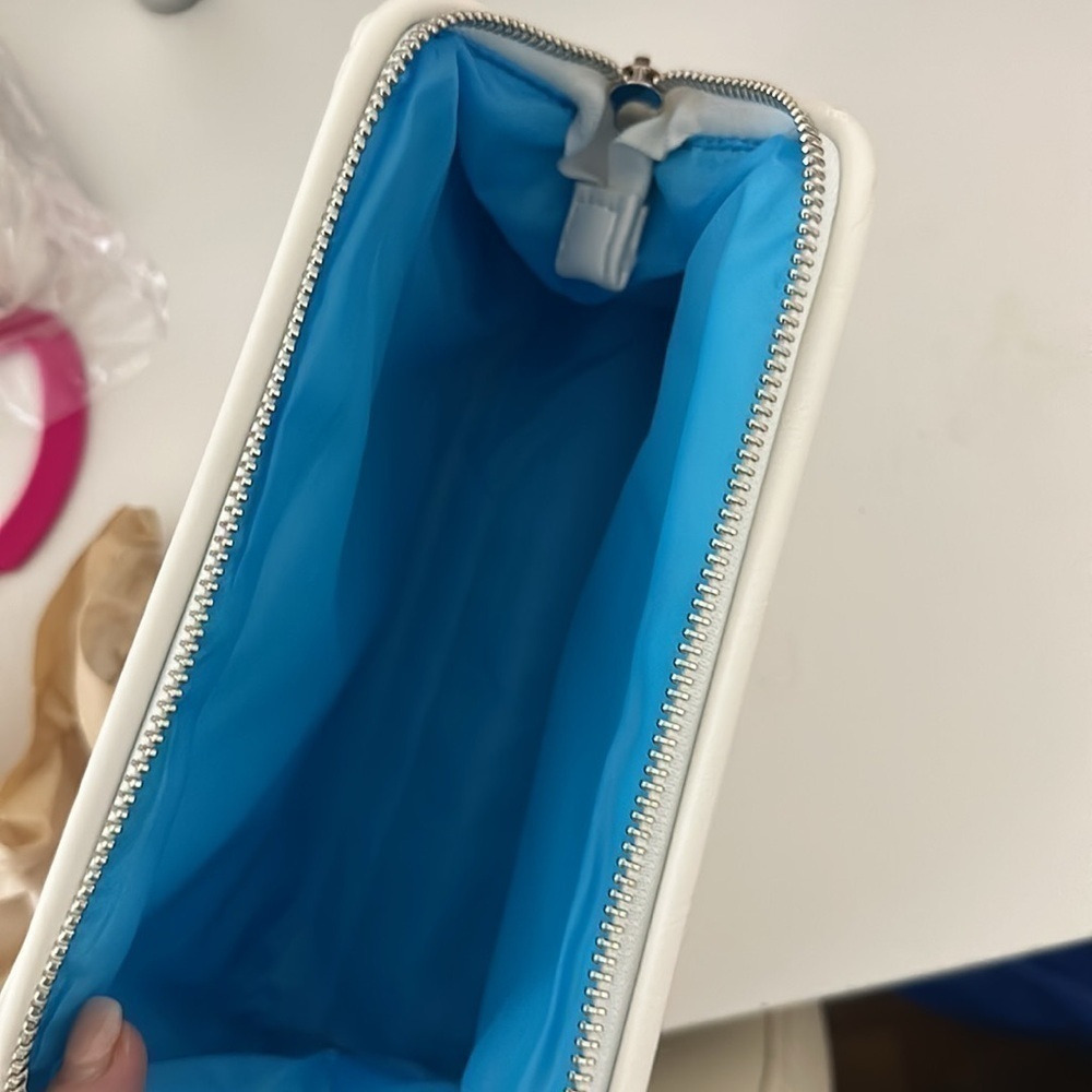 Makeup Bag - Picture 3 of 4